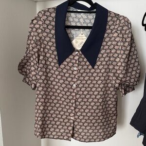 Floral Patterned Puff Sleeve Blouse with Navy Collar